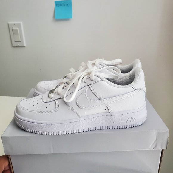 Nike Air Force 1 Low LE Triple White (GS) - Picture 4 of 4
